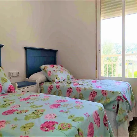 Torre Irta Family Complex Lek 公寓